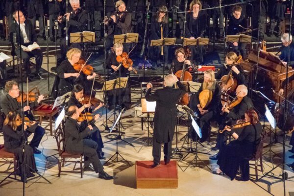 Stephen Cleobury conducting