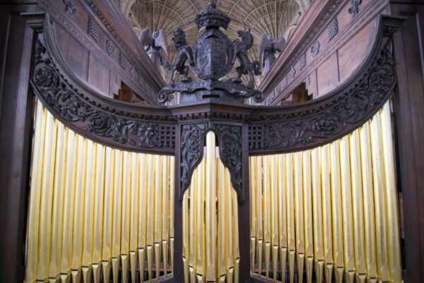 The east pipes of the main case